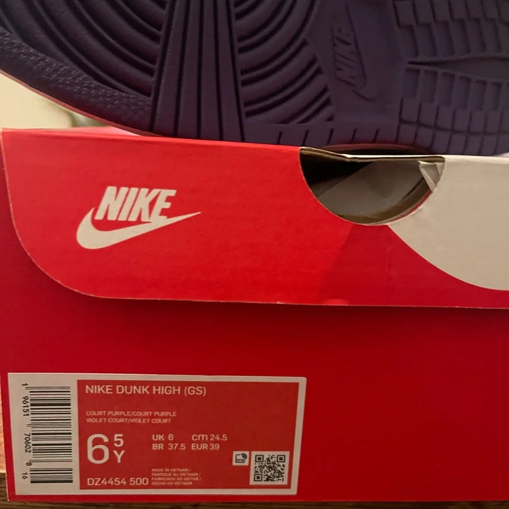 Big Kids Nike High Top Dunks “Lakers” colors - Picture 6 of 6